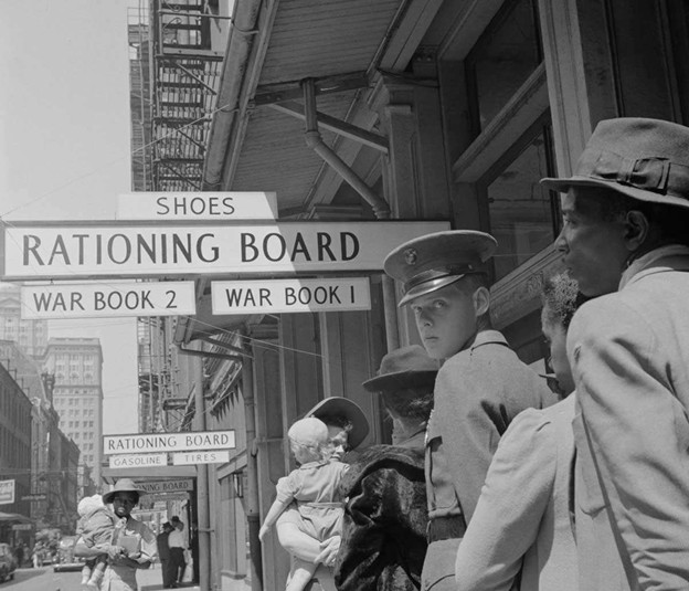 Foto penjatahan di Amerika Serikat selama Perang Dunia II, melalui Museum Perang Dunia II Nasional di New Orleans